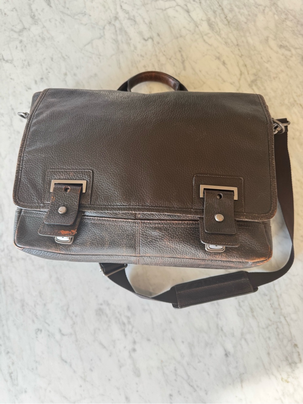 Banana Republic Men's Brown Leather Messenger Brief - Adjustable Shoulder Strap.